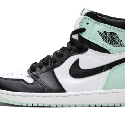 Air Jordan 1 High “Igloo”