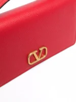 Valentino Garavani VLogo Signature grainy calfskin wallet with chain - Image 4